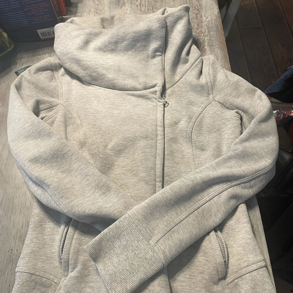 Lululemon size 6 hoody